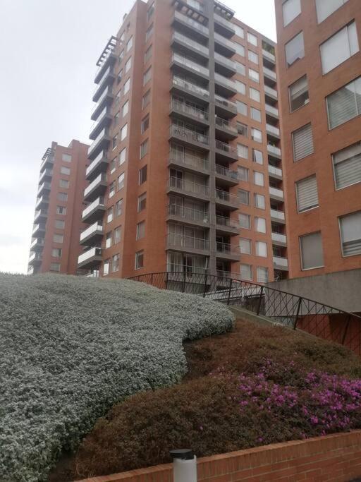 Hermosa Habitacion Privada En Conjunto Residencial Cerca Al Aeropuerto Y Terminal De Bogota, Zonas Comunes Se Comparten Con 1 Persona公寓 外观 照片